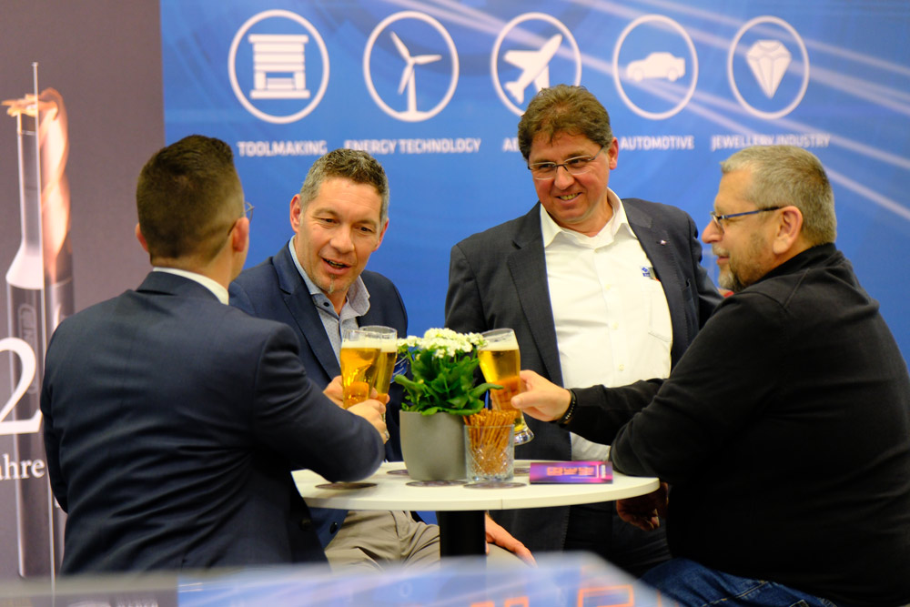 WEDCO Mitarbeiter und Gäste auf der Intertool